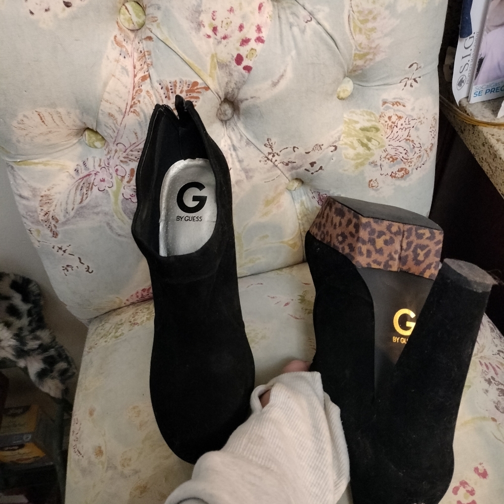 Guess Authentic leopard platform booties - Picture 2 of 8